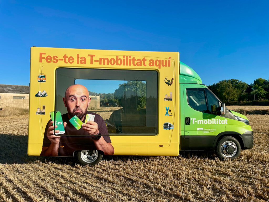 Camión escaparate transparente